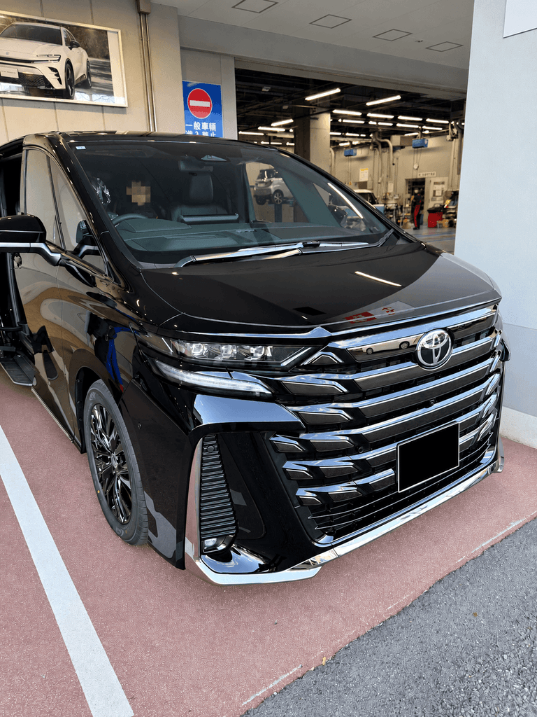 納車時の40系トヨタ ヴェルファイア ハイブリッド4WD・202ブラックのフロント外観
